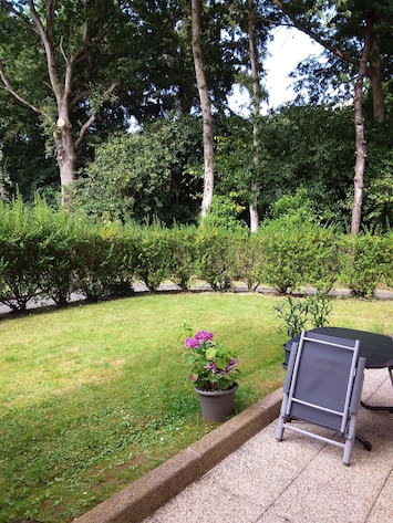 Jardin et terrasse privatifs dans un cadre verdoyant