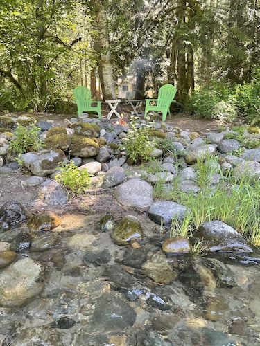 Cozy cabin on the Cedar River