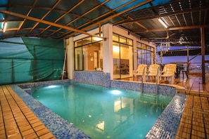 Piscine intérieure