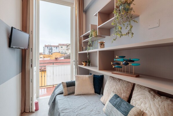 2 bedrooms, in-room safe, iron/ironing board, free WiFi