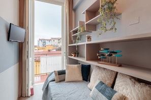 2 bedrooms, in-room safe, iron/ironing board, bed sheets