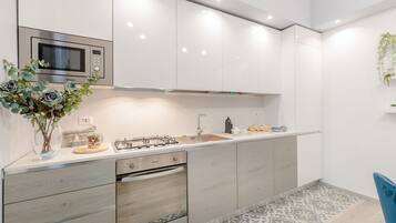 Frigorifero, microonde, forno, lavastoviglie