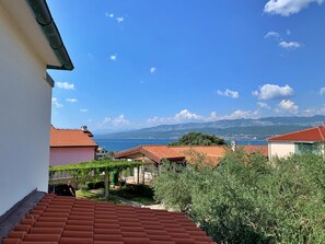 Property grounds - Holiday apartment with terrace (Šilo)