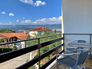 Property grounds - Holiday apartment with terrace (Šilo)