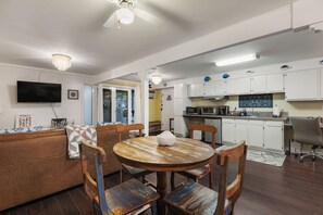 Dining - Santa Barbara Remodeled Cozy Studio with Private Patio, AC & Tesla Charger (Santa Barbara)