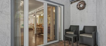 Santa Barbara Remodeled Cozy Studio with Private Patio, AC & Tesla Charger