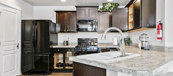 Fully furnished, Short term 3bed/2.5bath