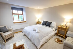 Ferienhaus | 5 Schlafzimmer, Reisekinderbett, kostenloses WLAN, Bettwäsche