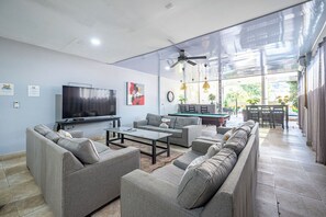 Smart TV, stereo - Party like a King, Close to Jaco Center in the ultimate party pad!        (Jacó)