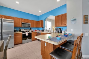 Fridge, microwave, oven, stovetop - Amazing Lakeview Windsor Hills resort, 6BR, 2 massage chairs (Kissimmee)