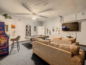 スマートテレビ、テレビゲーム、DVD プレーヤー、ビデオライブラリ