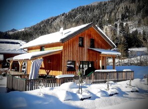 المنشأة من الخارج