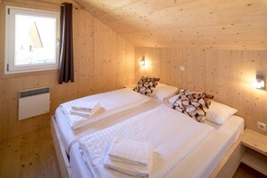4 Schlafzimmer, Reisekinderbett, kostenloses WLAN, Bettwäsche