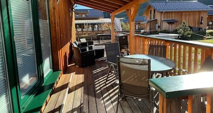 Ferienhaus mit großer Sonnenterrasse Outdoor Whirlpool und Bergpanorama