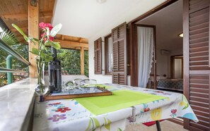 تناول الطعام بالخارج