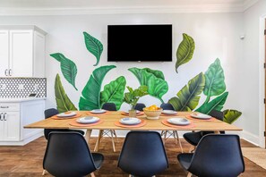 Dining - Trendy Art Filled MidCity Oasis w/ HeatedPool+ PKG (New Orleans)