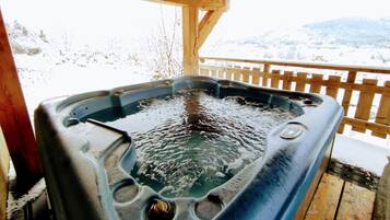 Cottage Familial, bain à remous, vue montagne (Chalet indépendant ) | Spa | Sauna, bain à remous
