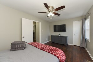 3 عدّة غرف نوم ومكواة/لوح كي وواي فاي مجانًا وملاءات أسرّة