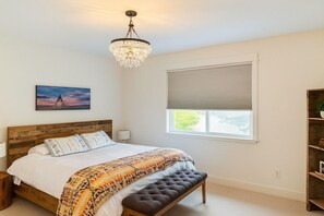 3 bedrooms, desk, iron/ironing board, travel cot - Spacious & Cozy House Big Sky Meadows w/ Hot Tub!  Perfect for Family Getaway (Big Sky)