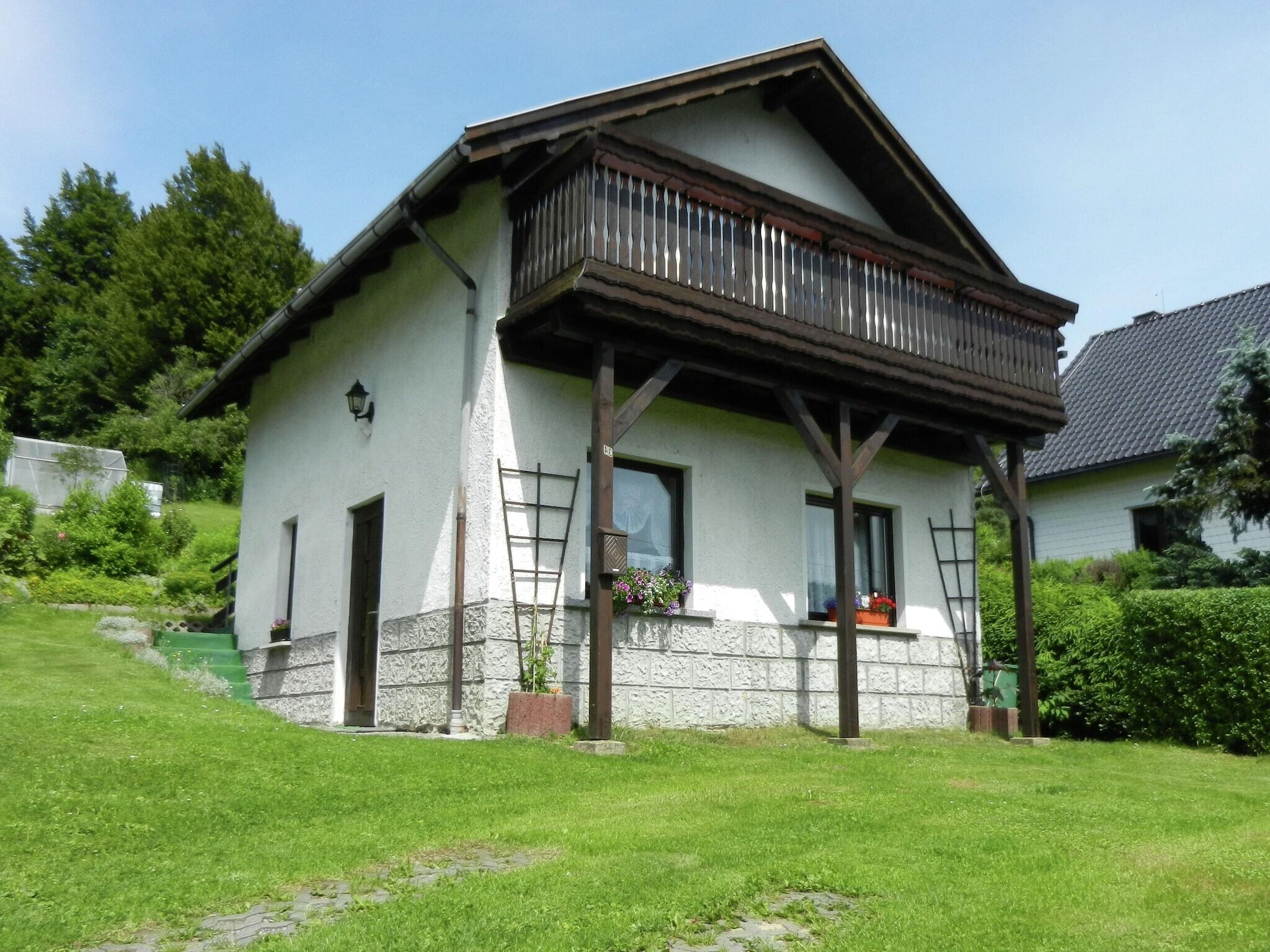 Außenseite Ferienhaus [Sommer]