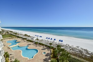 On the beach - Cool, Contemporary 3 Bedroom Condo at Destin's Silver Beach Towers (Destin)