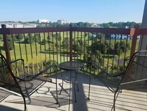 Property grounds - One Bedroom  Suite (949 sq ft) on top of foothill of Ozarks near center of strip (Branson)