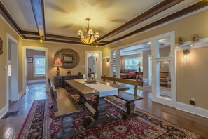 Dining - A Beautiful Escape By The Riverside! (Rockford)