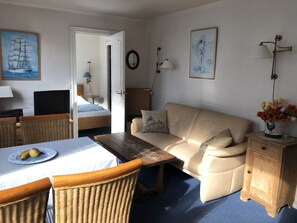 TV - Bright, cozy vacation apartment in a perfect location close to the beach and town center  (Sylt)