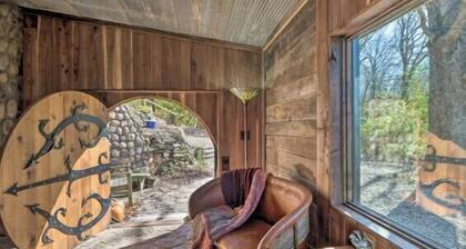 Cedar Bluff Hobbit House - Lake View, 3 private gated acres
