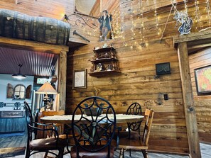 Dining - Cedar Bluff Hobbit House - Lake View, 3 private gated acres (Fayetteville)