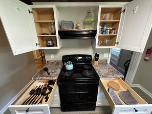 雪櫃、微波爐、焗爐、爐具