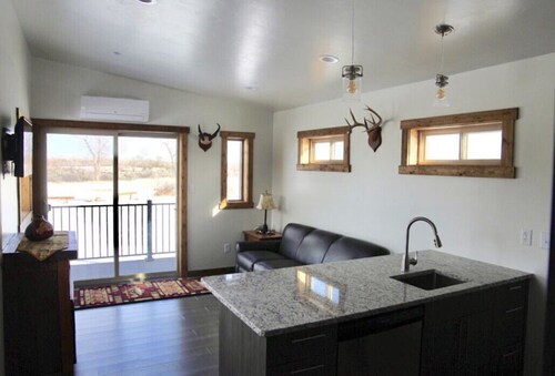 C1: Modern cabin on Wind River on working cattle ranch