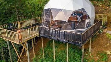 Luxury Tent | Bathroom | Shower, soap, toilet paper