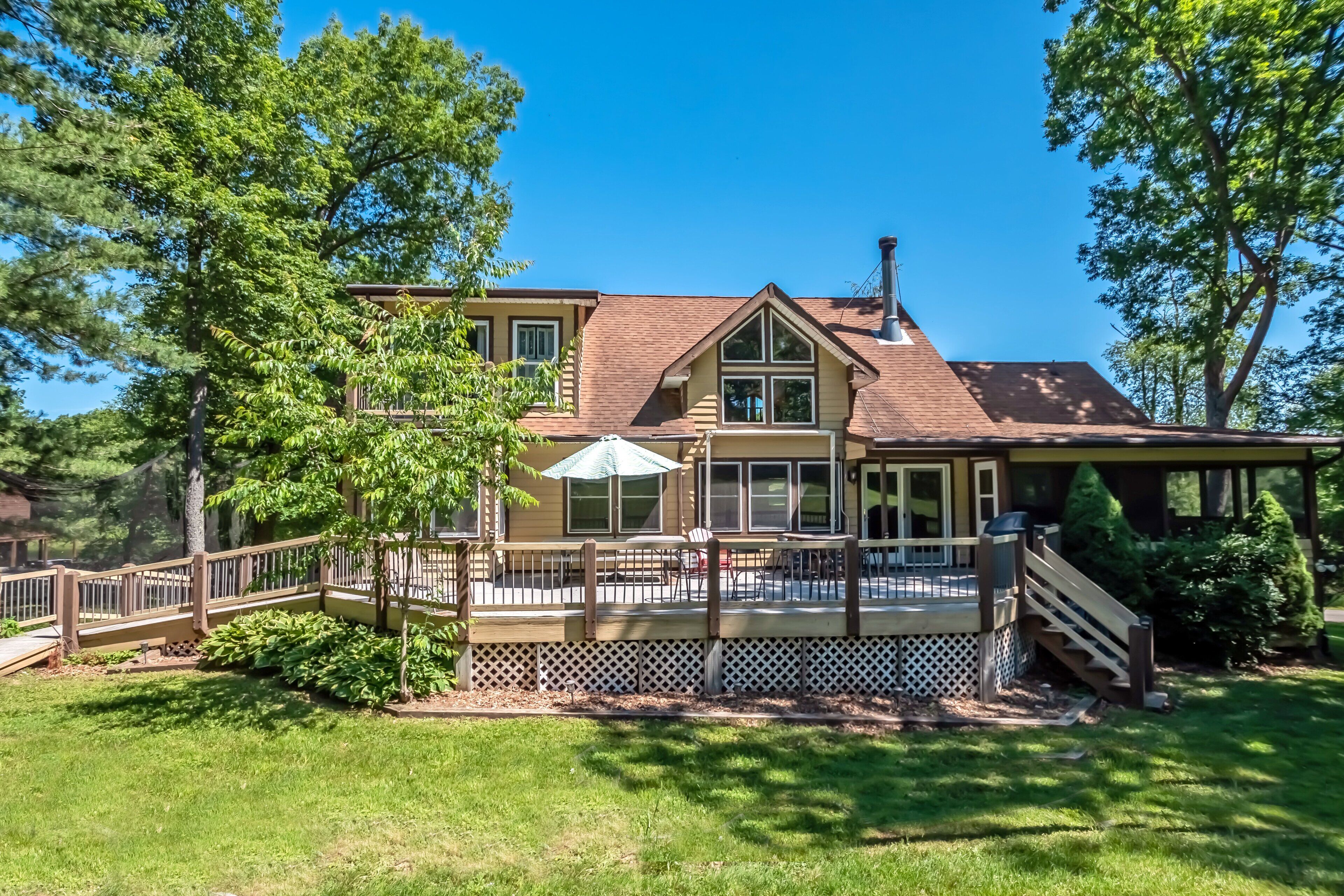 Sunkissed Lodge | Hot Tub, Games, Great Views!
