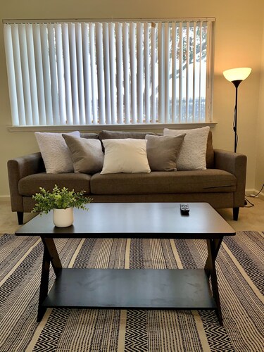 Gorgeous house 10 minutes away from SCK Airport