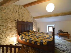 1 bedroom, WiFi - Holiday Home in Loire near Castles and Nature (Frontenay sur Dive)