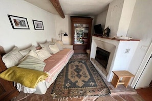 TV, fireplace, DVD player, ping pong - Farmhouse, with large pvt pool in Provence (Draguignan)