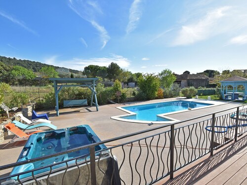 Schöne Villa mit privatem Pool in Oupia