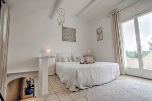 5 bedrooms, iron/ironing board, WiFi