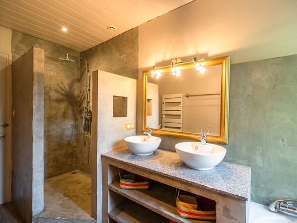 Bathtub