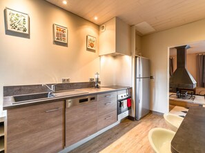 ثلاجة، ميكروويف، فرن، موقد طهي مسطح