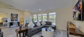 Gorgeous, Modern Guest House Near Rancho Santa Fe