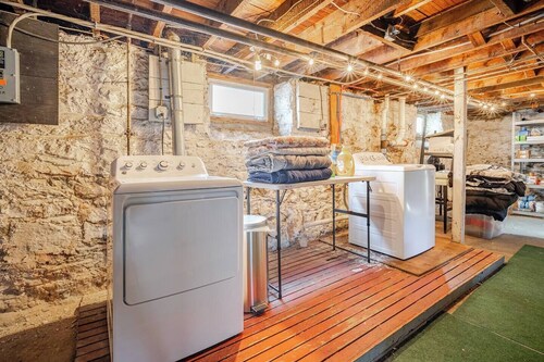 Welcome to Hat City Danbury | A Suburban Retreat Close to It All