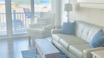 Smart TV, caminetto, lettore DVD