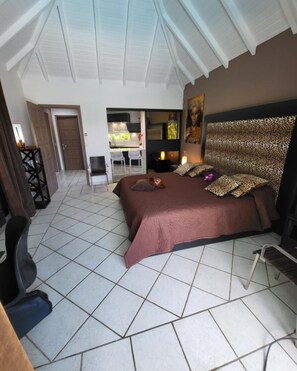 1 bedroom, bed sheets