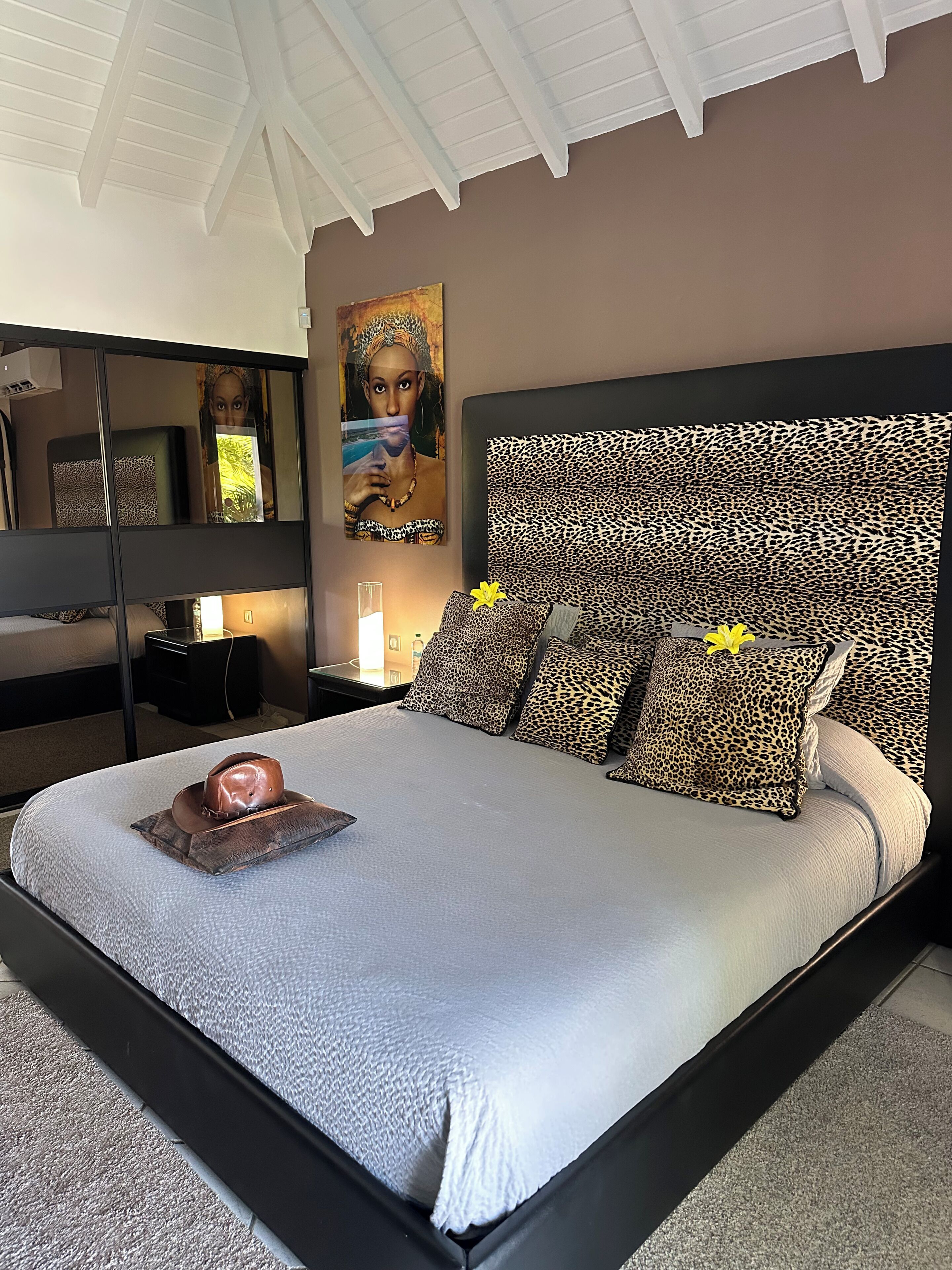 1 bedroom, bed sheets