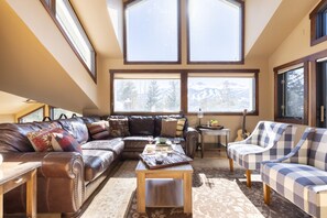 Smart TV, fireplace, offices - Frontier by AvantStay | Incredible Mtn Views & Hot Tub | Breckenridge Home (Breckenridge)