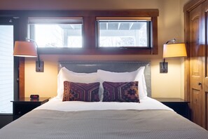7 Schlafzimmer, Schreibtisch, Bügeleisen/Bügelbrett, Reisekinderbett