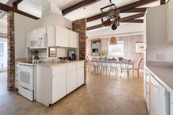 KĂŒhlschrank, Mikrowelle, Ofen, Herdplatte