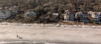 Sandpiper by AvantStay | Historic, Character Filled Beach House